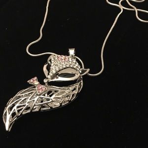 NWT gorgeous fox crystals pendant sweater chain